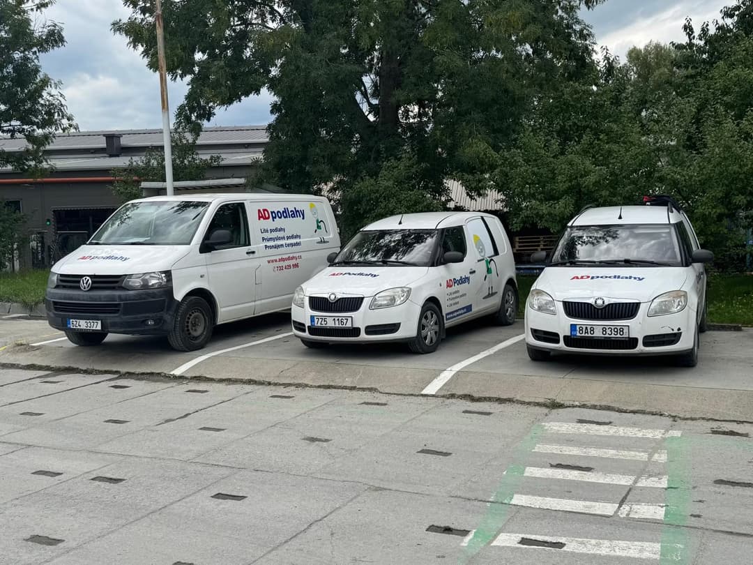 Firemní vozy společnosti AD podlahy