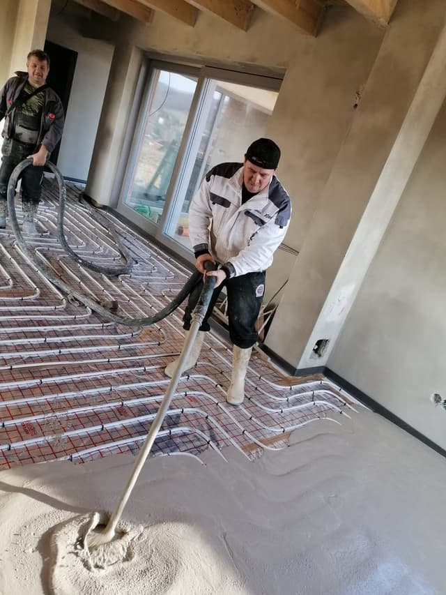 Litá podlaha pokrytá epoxidem realizace společností AD podlahy